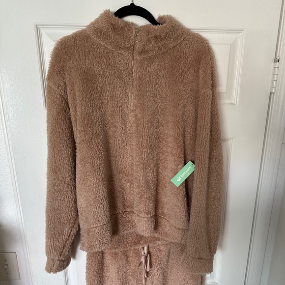 Honeydew Cozy Lounge set. - Picture 5 of 5